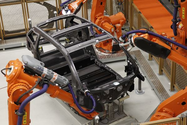 Dans les coulisses de la production de la nouvelle BMW i3 électrique