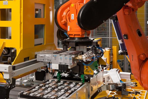 Dans les coulisses de la production de la nouvelle BMW i3 électrique