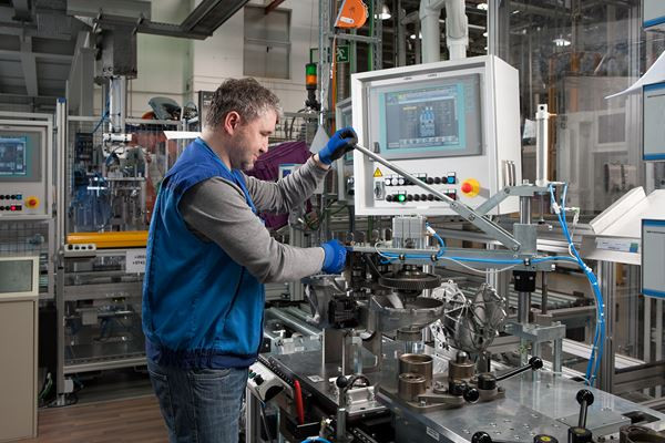 Dans les coulisses de la production de la nouvelle BMW i3 électrique