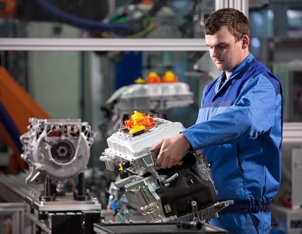 Dans les coulisses de la production de la nouvelle BMW i3 électrique