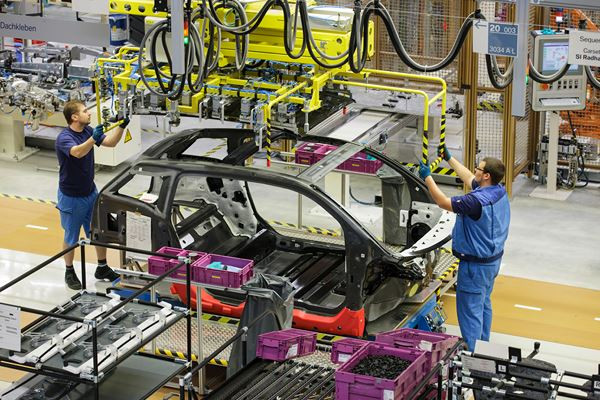 Dans les coulisses de la production de la nouvelle BMW i3 électrique