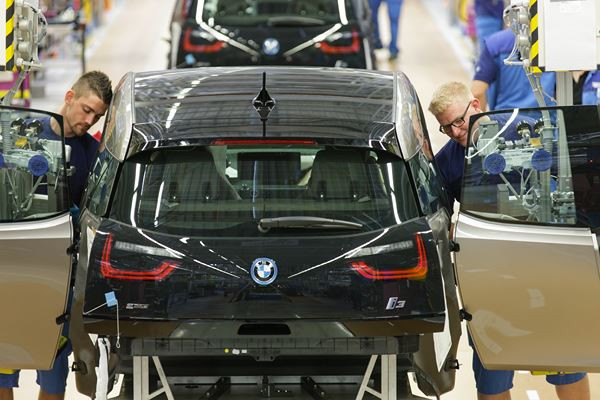 Dans les coulisses de la production de la nouvelle BMW i3 électrique