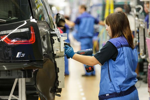 Dans les coulisses de la production de la nouvelle BMW i3 électrique