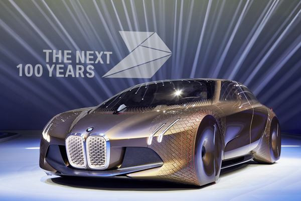 La marque premium de mobilité BMW célèbre son centenaire en 2016