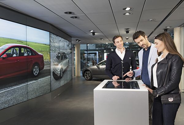 Le concept Audi City permet de présenter la gamme Audi dans un format digital