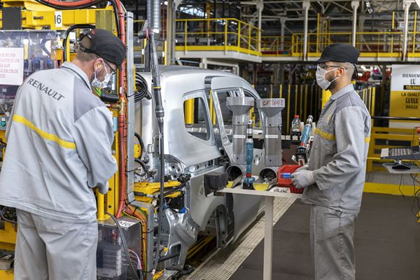 L’usine Renault de Maubeuge voit défiler plusieurs modèles de marques différentes