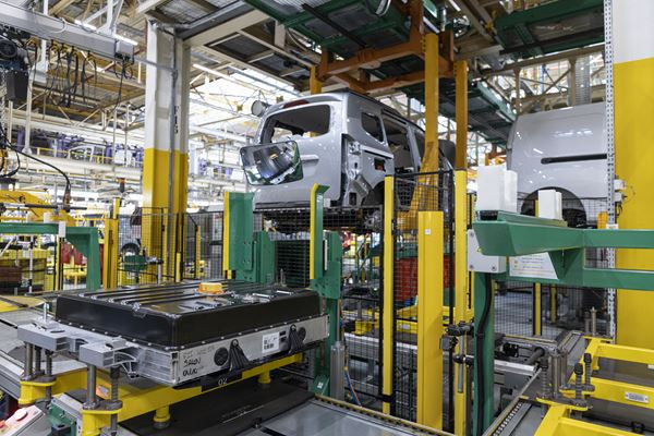 L’usine Renault de Maubeuge voit défiler plusieurs modèles de marques différentes