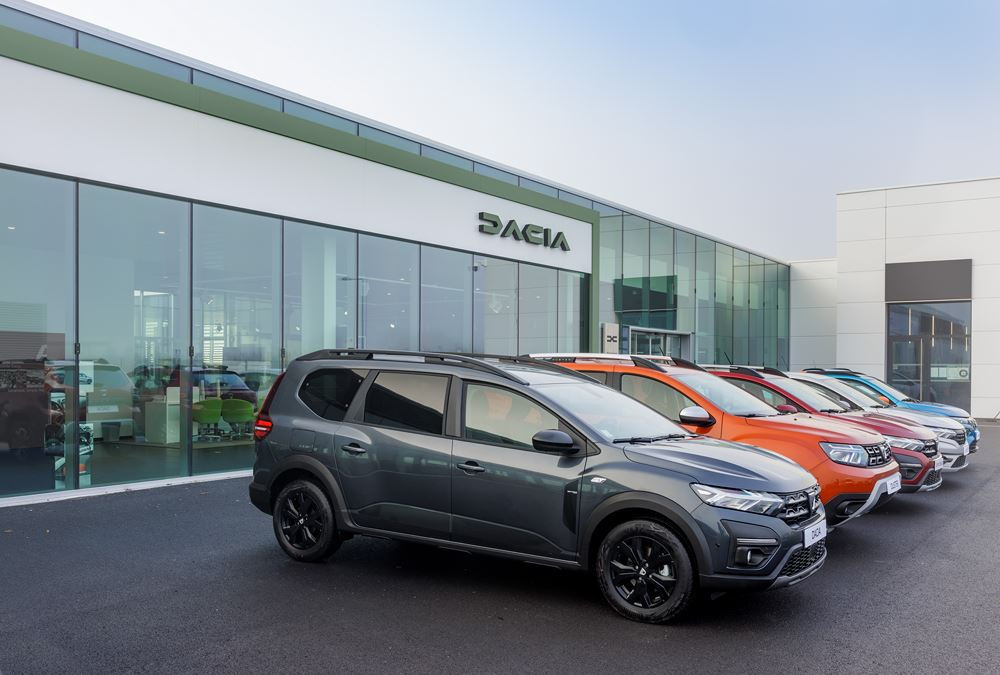 Le réseau Dacia adopte une nouvelle identité visuelle extérieure typée outdoor