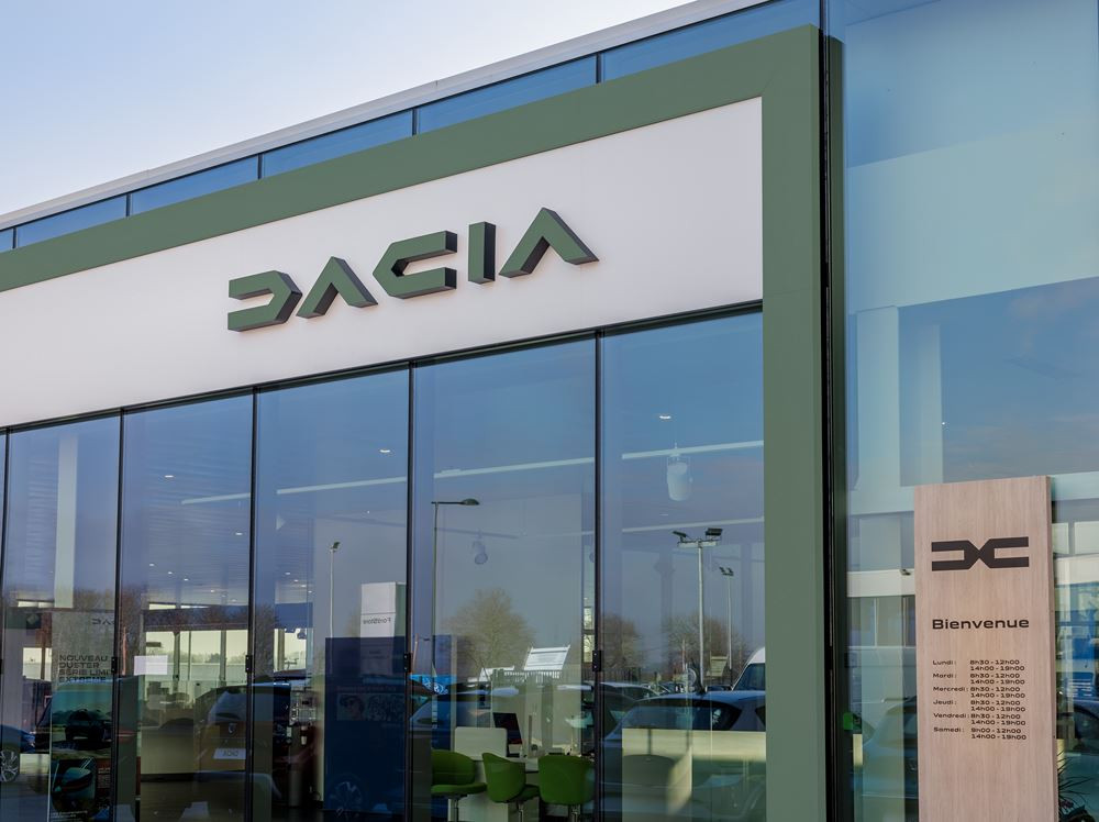 Le réseau Dacia adopte une nouvelle identité visuelle extérieure typée outdoor
