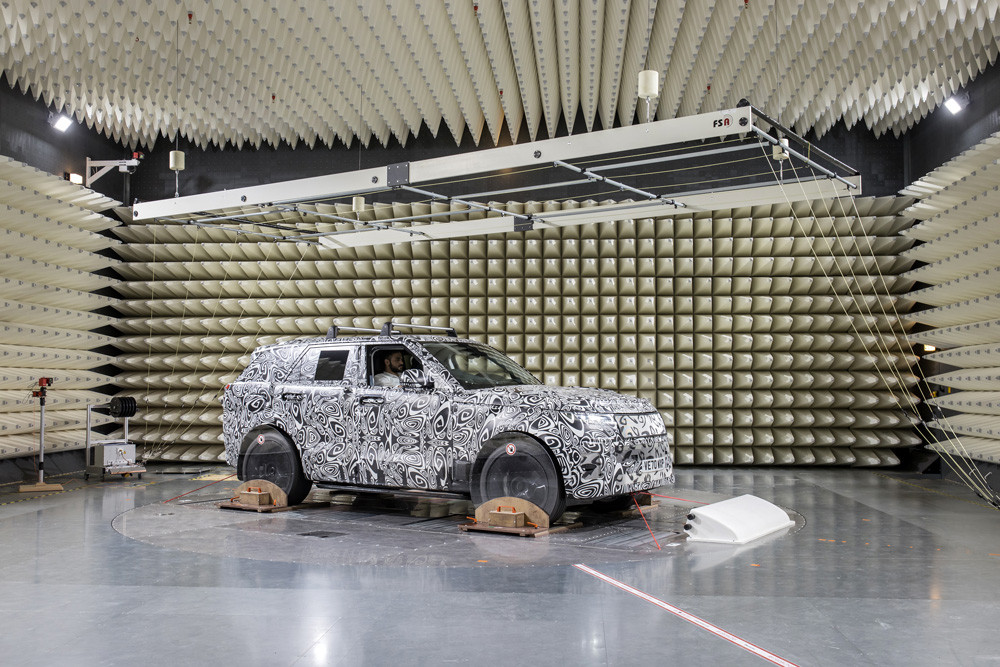 Le laboratoire de Compatibilité ElectroMagnétique de Gaydon traque les interférences