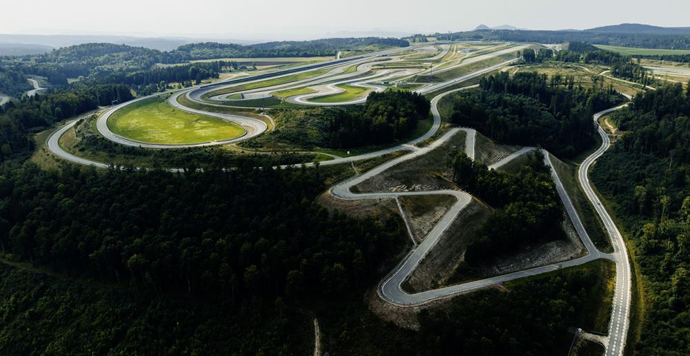 Le terrain d'essai Mercedes-Benz d'Immendingen comprend 86 kilomètres de pistes