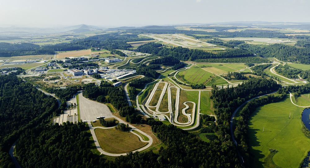 Le terrain d'essai Mercedes-Benz d'Immendingen comprend 86 kilomètres de pistes