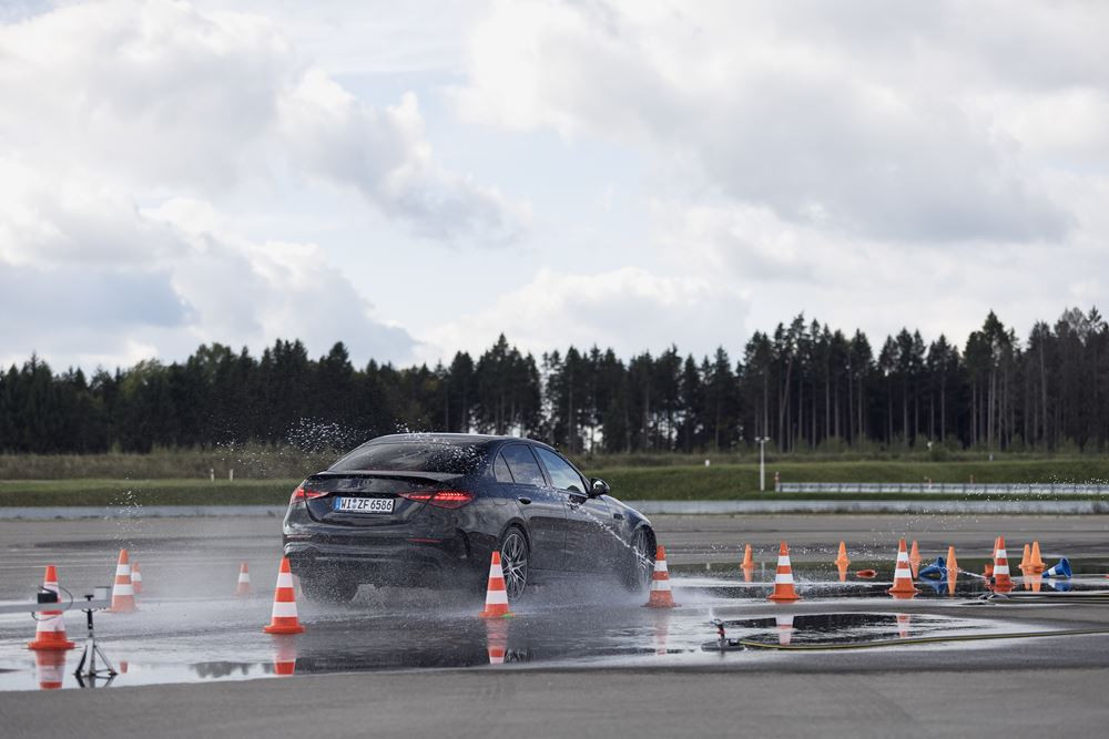 Le terrain d'essai Mercedes-Benz d'Immendingen comprend 86 kilomètres de pistes