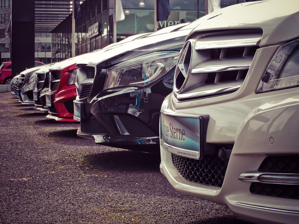 Le coût mensuel moyen d'utilisation d'une voiture en France s'établit à 999 euros en 2022