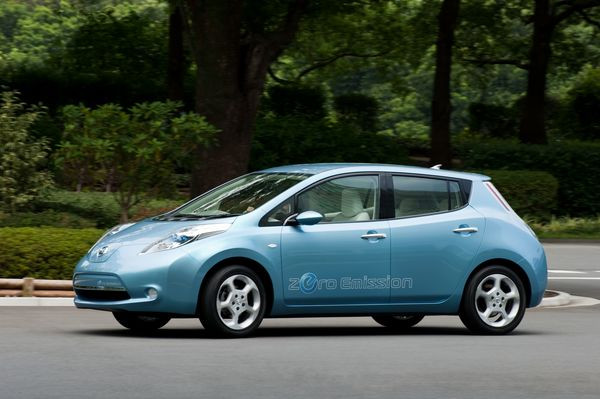 Nissan dévoile la voiture électrique Leaf