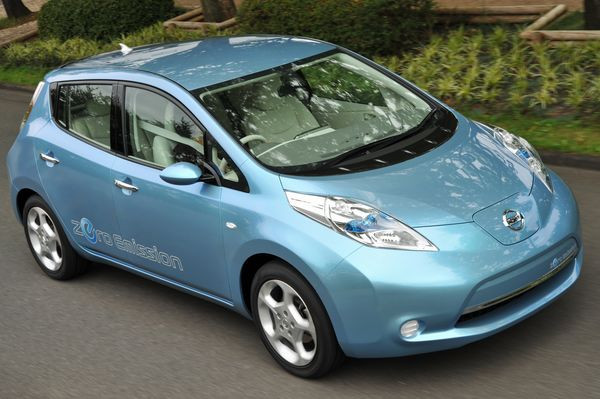 Nissan dévoile la voiture électrique Leaf