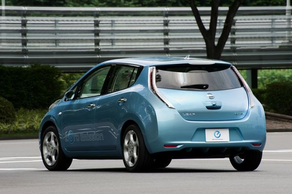 Nissan dévoile la voiture électrique Leaf