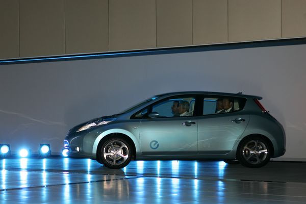 Nissan dévoile la voiture électrique Leaf