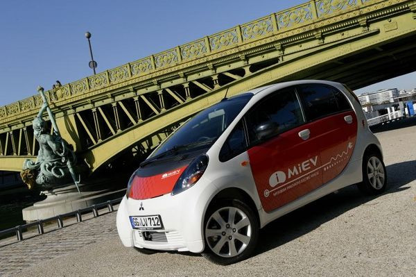 Mitsubishi fait essayer au public la i-MiEV électrique à partir du 26 octobre