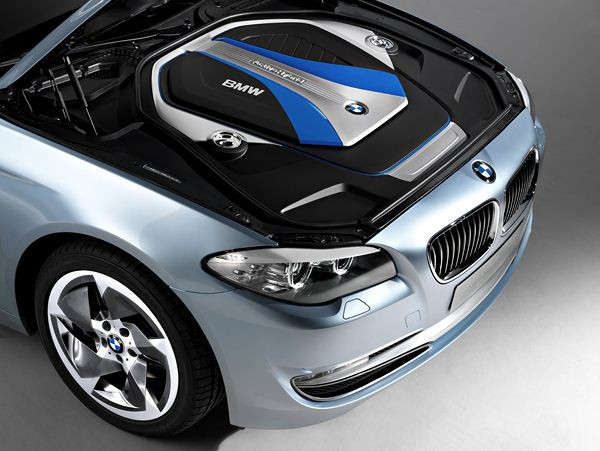 BMW dévoile un concept de Série 5 hybride à Genève