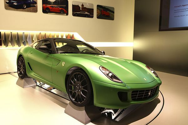Ferrari présente un prototype hybride de la 599
