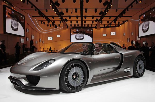 Le concept hybride Porsche 918 Spyder sera produit en série limitée