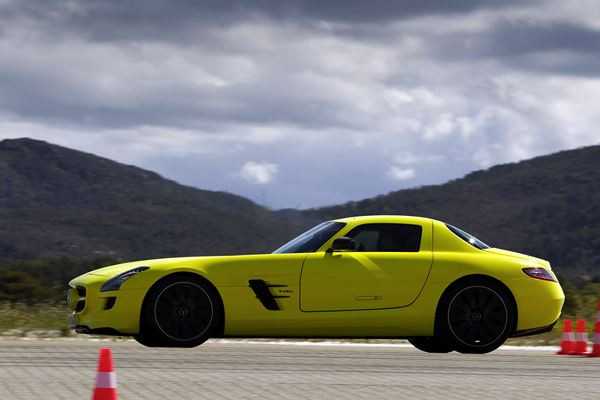 Mercedes développe un prototype électrique de voiture ultra sportive