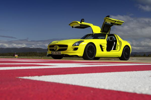 Mercedes développe un prototype électrique de voiture ultra sportive