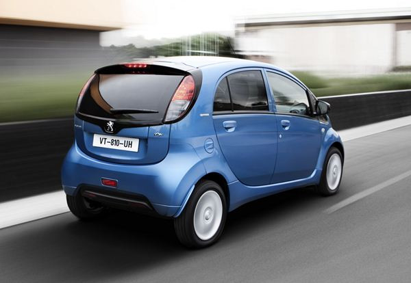 Peugeot lance la iOn électrique