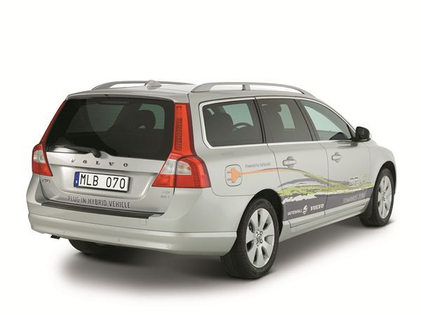 Une Volvo V70 hybride diesel rechargeable commercialisée en 2012
