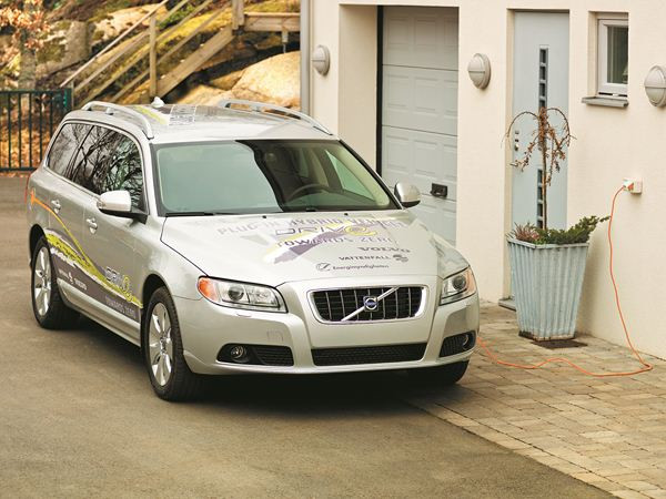 Une Volvo V70 hybride diesel rechargeable commercialisée en 2012