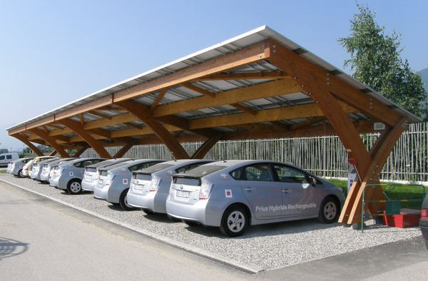 L'INES teste l'alimentation du véhicule électrique en énergie photovoltaïque