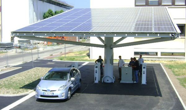 L'INES teste l'alimentation du véhicule électrique en énergie photovoltaïque