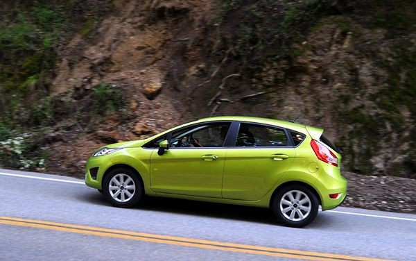 Les cinq finalistes de la voiture écologique de l'année 2011 sont révélés