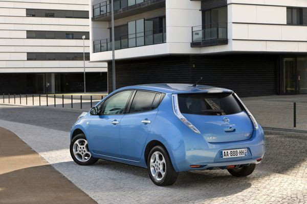 Premiers tours de roues avec la Nissan Leaf électrique