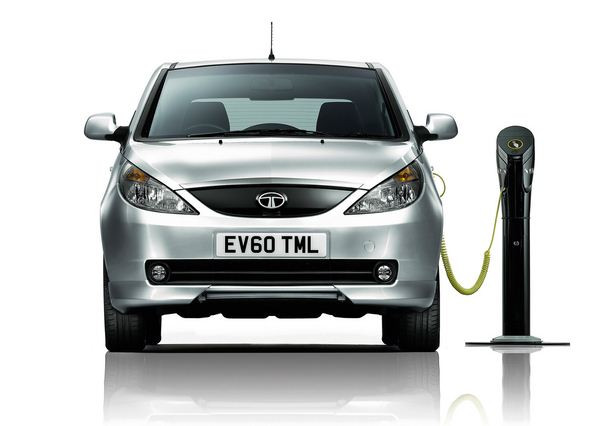 Le constructeur indien Tata présente sa voiture électrique à Genève