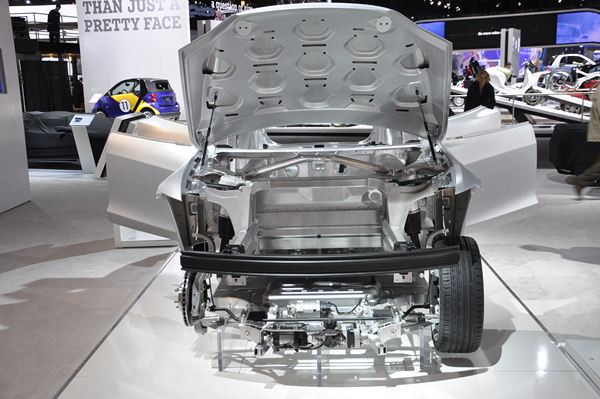 Le constructeur californien de véhicules électriques Tesla affiche son expertise en ingénierie