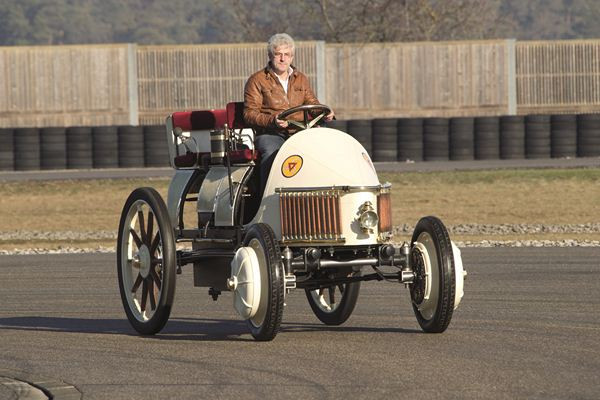 Retour sur la première Porsche hybride Semper Vivus