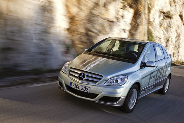 Premiers tours de roues au volant de la Mercedes Classe B F-Cell à pile à combustible