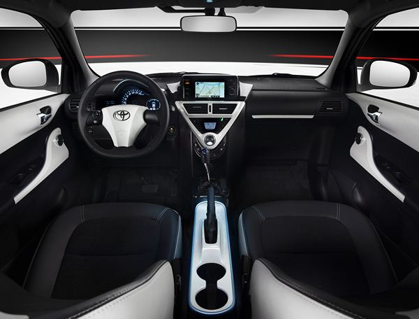 La mini-citadine Toyota iQ se convertit à l'électrique