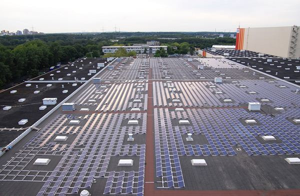 Ford installe une centrale solaire dans son centre européen de logistique en Allemagne
