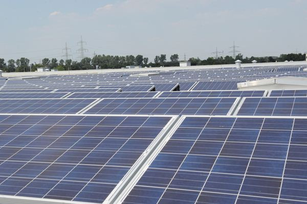 Ford installe une centrale solaire dans son centre européen de logistique en Allemagne