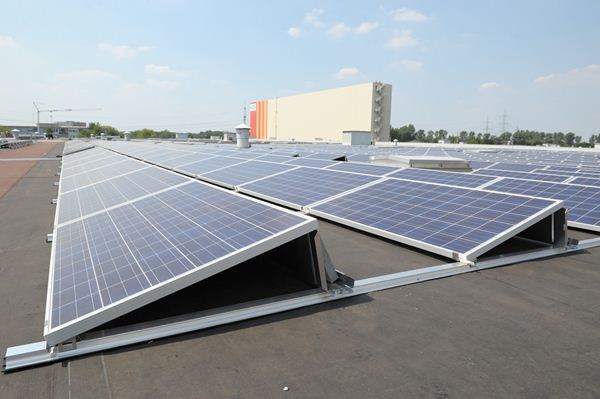 Ford installe une centrale solaire dans son centre européen de logistique en Allemagne