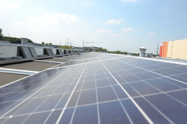 Ford installe une centrale solaire dans son centre européen de logistique en Allemagne