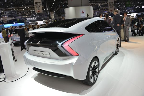 Une autonomie de 300 km pour le concept électrique Mitsubishi CA-MiEV
