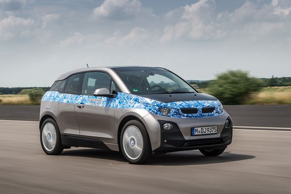 La BMW i3 avec prolongateur d’autonomie affiche une autonomie totale de 300 kilomètres