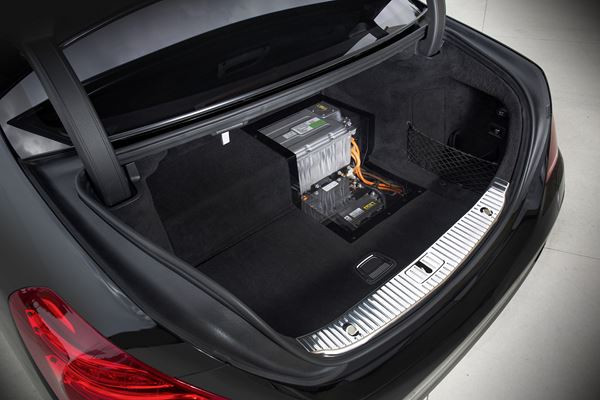 La Mercedes Classe S hybride rechargeable affiche une consommation de 3 litres