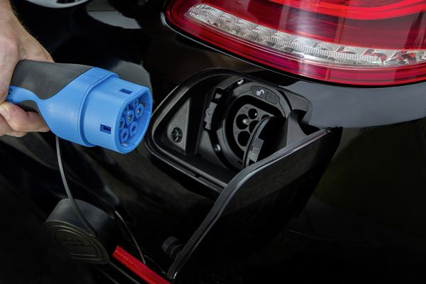 La Mercedes Classe S hybride rechargeable affiche une consommation de 3 litres