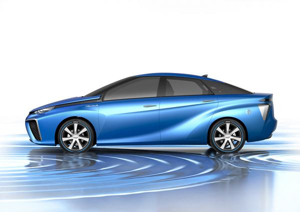 Le concept Toyota FCV anticipe le véhicule à pile à combustible de Toyota