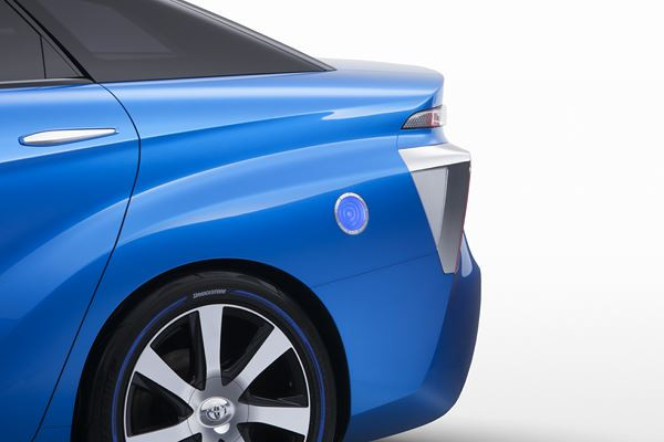 Le concept Toyota FCV anticipe le véhicule à pile à combustible de Toyota